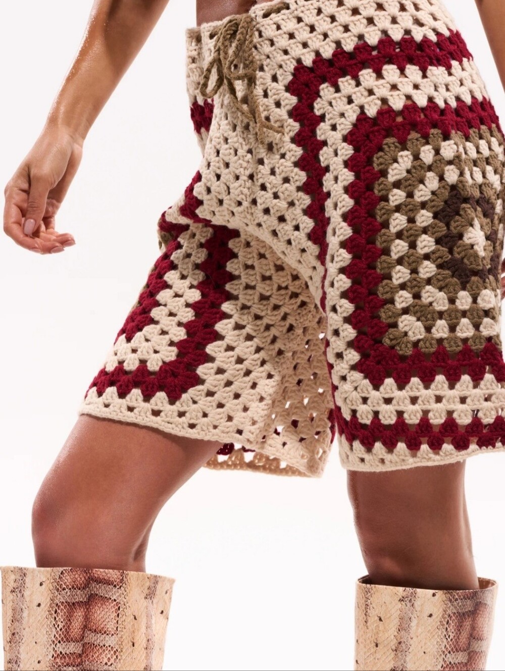 AKIRA VACATION VIBES CROCHET SHORT Size L/XLL/XL